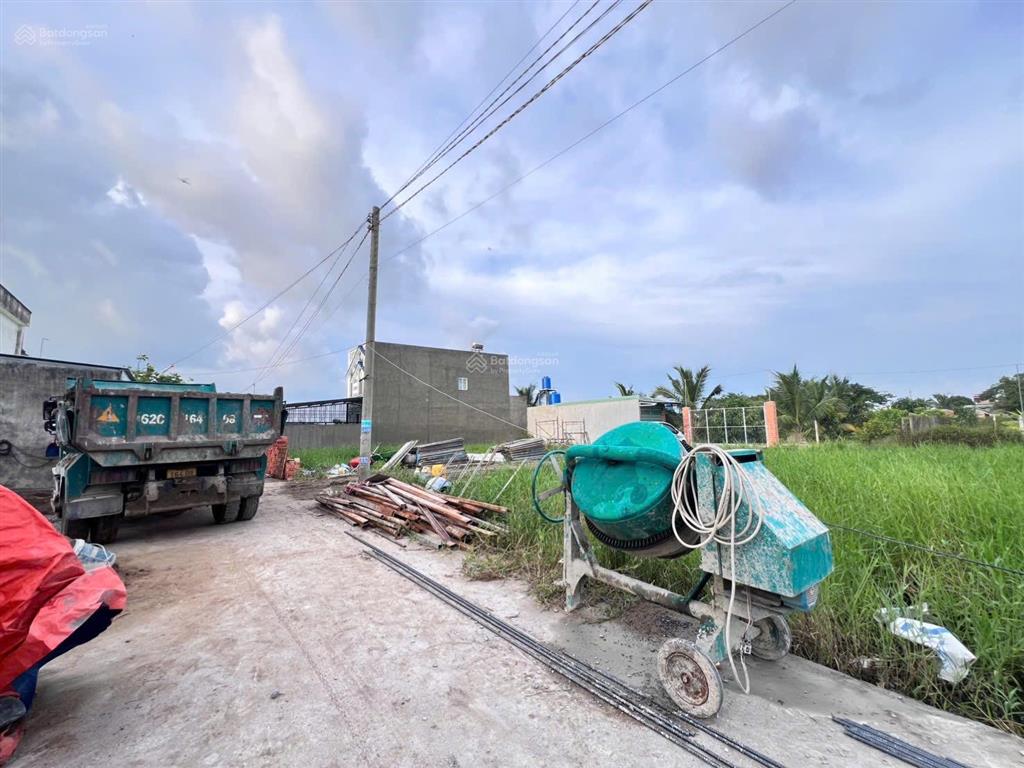 Đất đức hòa hạ 5x21m giá 1 tỷ 180 đường bê tông