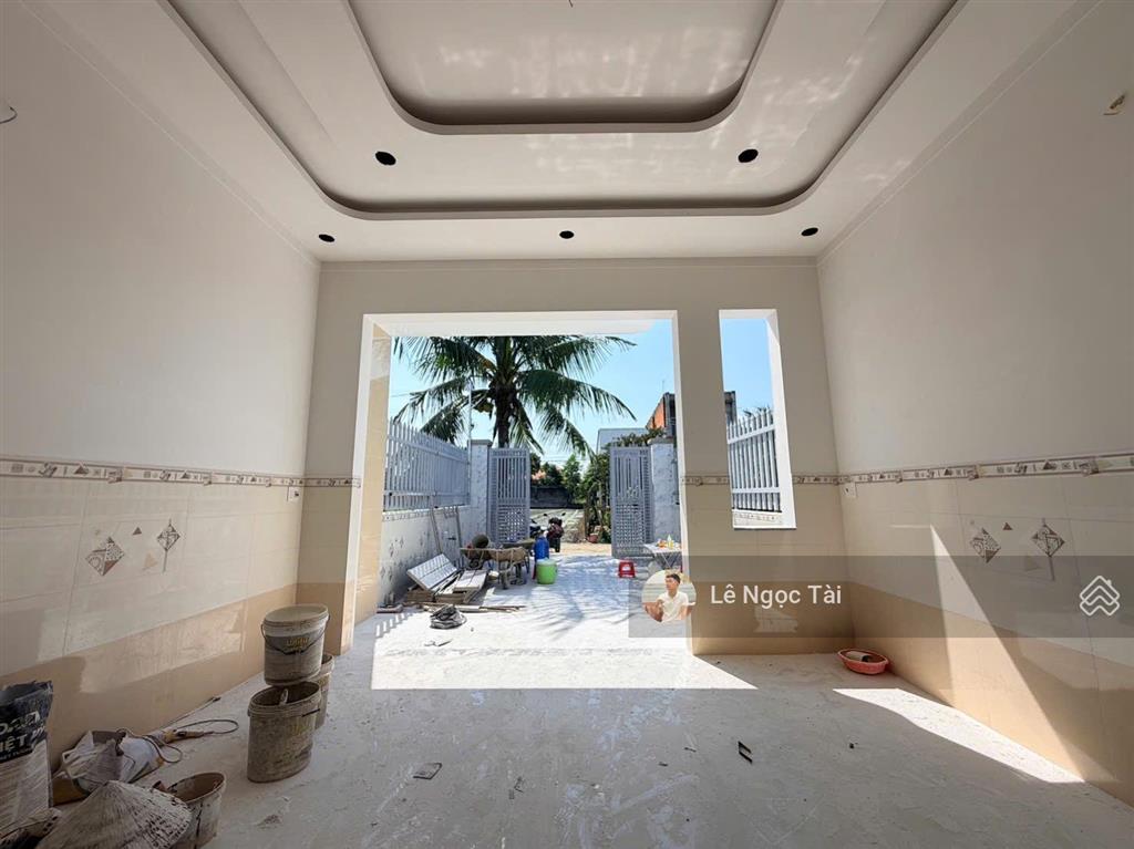 Nhà thị trấn đức hoà sát cv võ văn tần 5x30m giá 1ty5