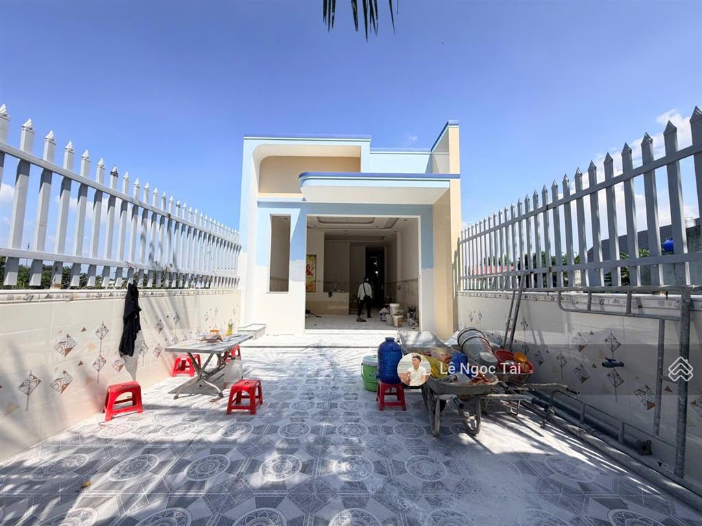 Nhà thị trấn đức hoà sát cv võ văn tần 5x30m giá 1ty5