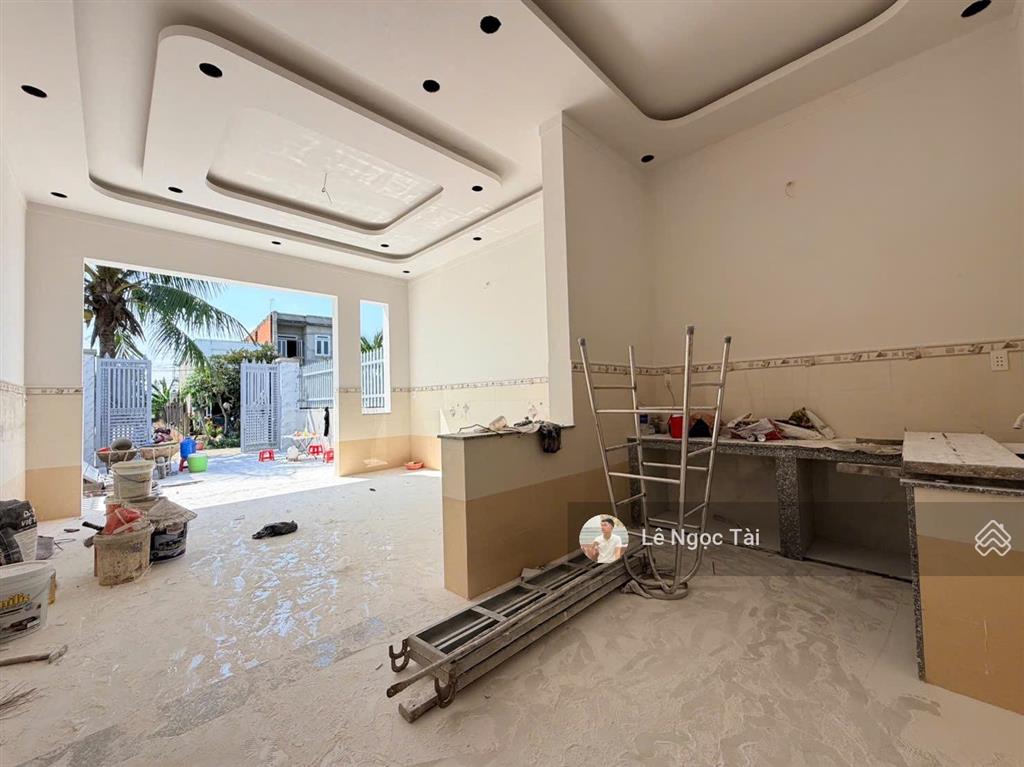 Nhà thị trấn đức hoà sát cv võ văn tần 5x30m giá 1ty5