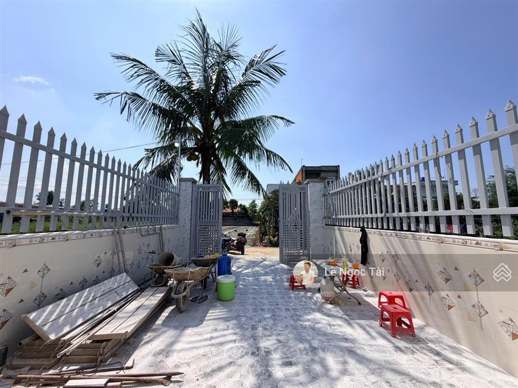 Nhà thị trấn đức hoà sát cv võ văn tần 5x30m giá 1ty5