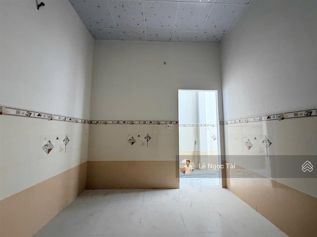 Nhà thị trấn đức hoà sát cv võ văn tần 5x30m giá 1ty5