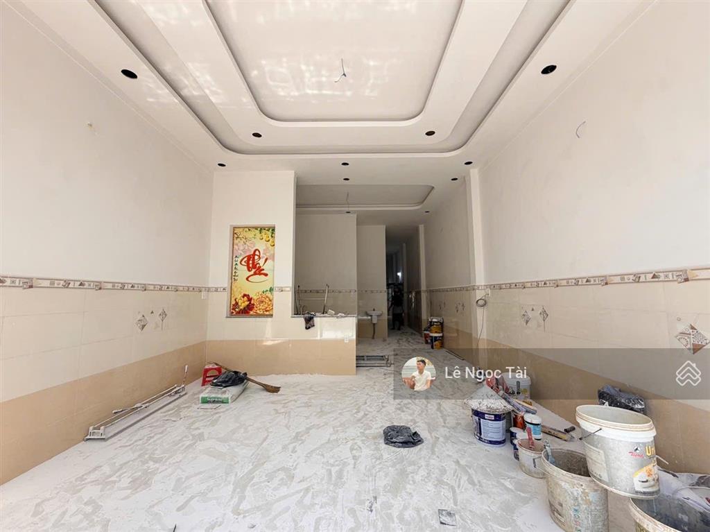 Nhà thị trấn đức hoà sát cv võ văn tần 5x30m giá 1ty5