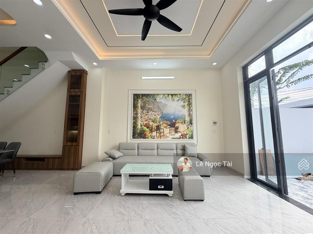 Nhà đức hòa đông có hồ bơi 5x28m giá 2ty550 có 3 phòng ngủ 3 vệ sinh