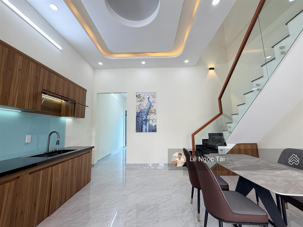 Nhà đức hòa đông có hồ bơi 5x28m giá 2ty550 có 3 phòng ngủ 3 vệ sinh