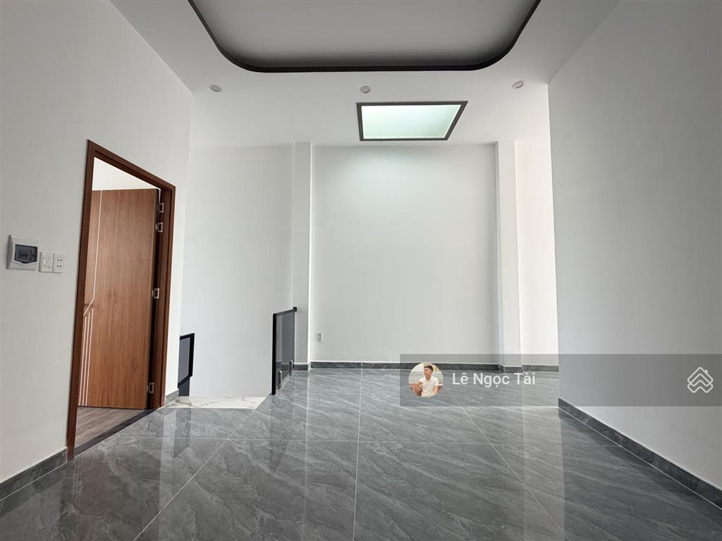 Nhà sát chợ chiều 5x22m kết cấu 3 phòng ngủ 3 vệ sinh