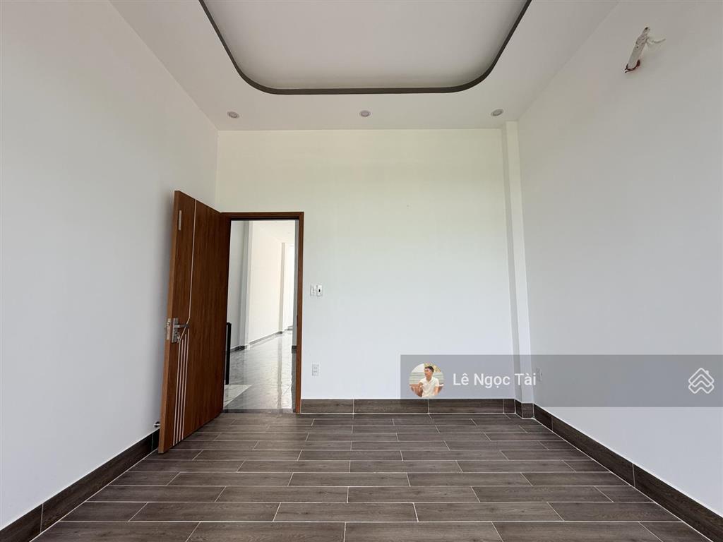 Nhà sát chợ chiều 5x22m kết cấu 3 phòng ngủ 3 vệ sinh