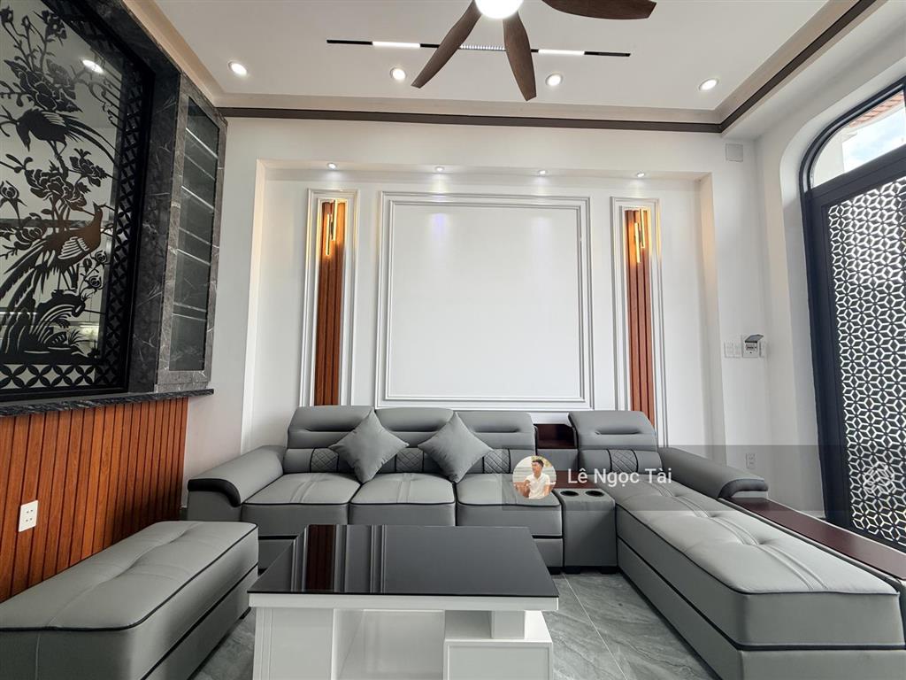 Nhà sát chợ chiều 5x22m kết cấu 3 phòng ngủ 3 vệ sinh