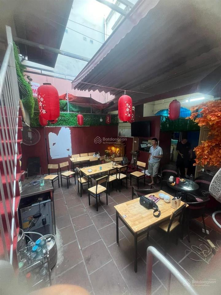 Bán nhà mặt phố hoàng cầu 183m2, đối diện hồ, vỉa hè rộng, đang kinh doanh 54 tỷ