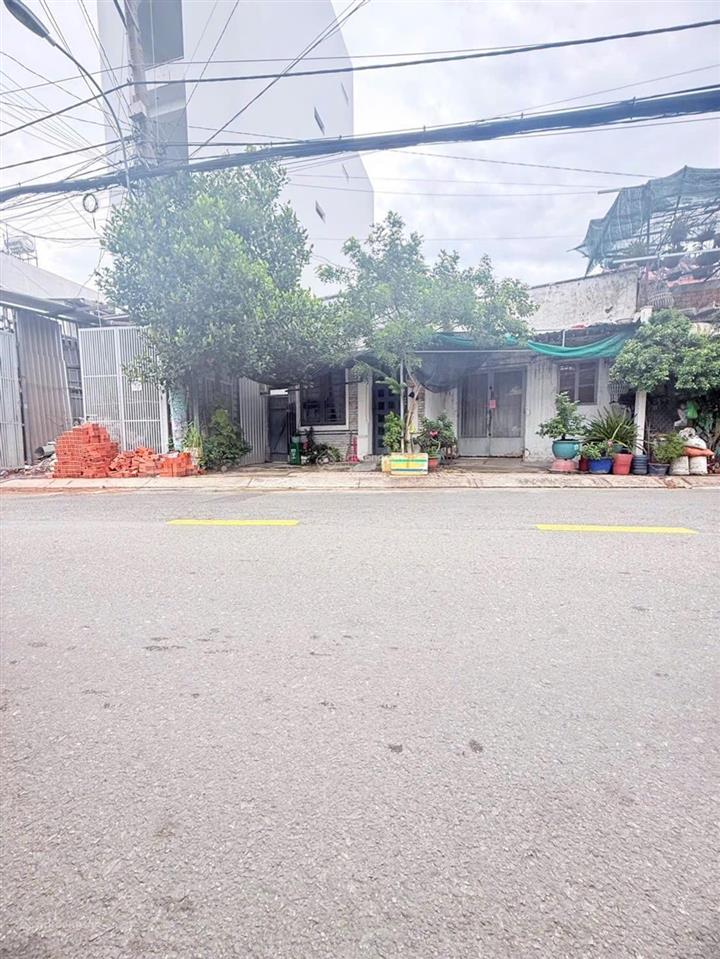 Nhà mặt tiền hiệp phú  chỉ 3,x tỷ  vừa ở vừa kinh doanh gần vincom, metro, lê văn việt