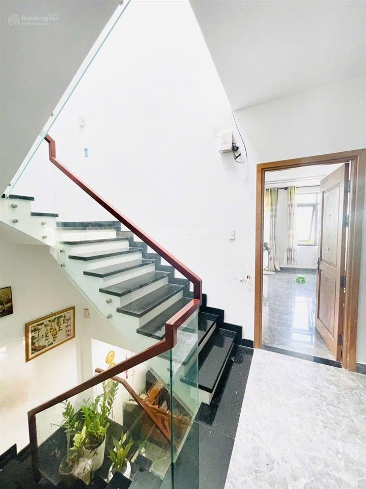 Mặt tiền có thể kinh doanhnhà 3 tầng gần vincom lê văn việt80m²ngang 6mđường 6mgiá 5,8 tỷ