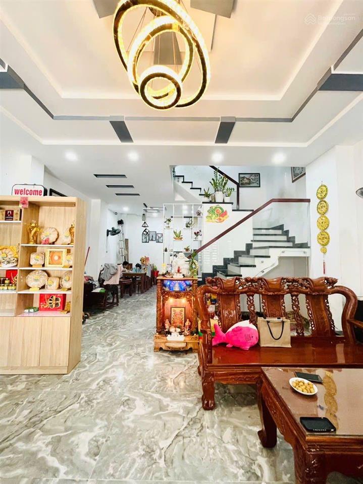 Mặt tiền có thể kinh doanhnhà 3 tầng gần vincom lê văn việt80m²ngang 6mđường 6mgiá 5,8 tỷ