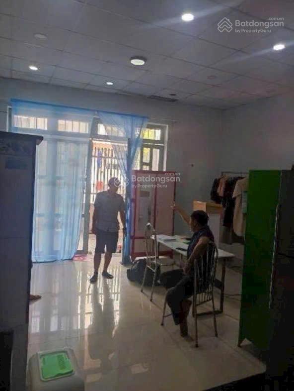 Hơn 6 tỷ, trả 5.6 tỷ không bán, nay bán chỉ 5 tỷ nhỏ  90m2  ngang 9m  khu phân lô  lê văn việt