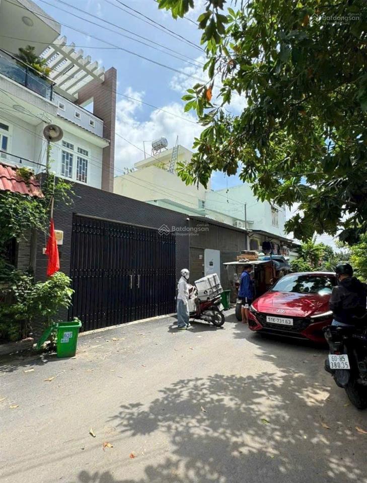 Hơn 6 tỷ, trả 5.6 tỷ không bán, nay bán chỉ 5 tỷ nhỏ  90m2  ngang 9m  khu phân lô  lê văn việt