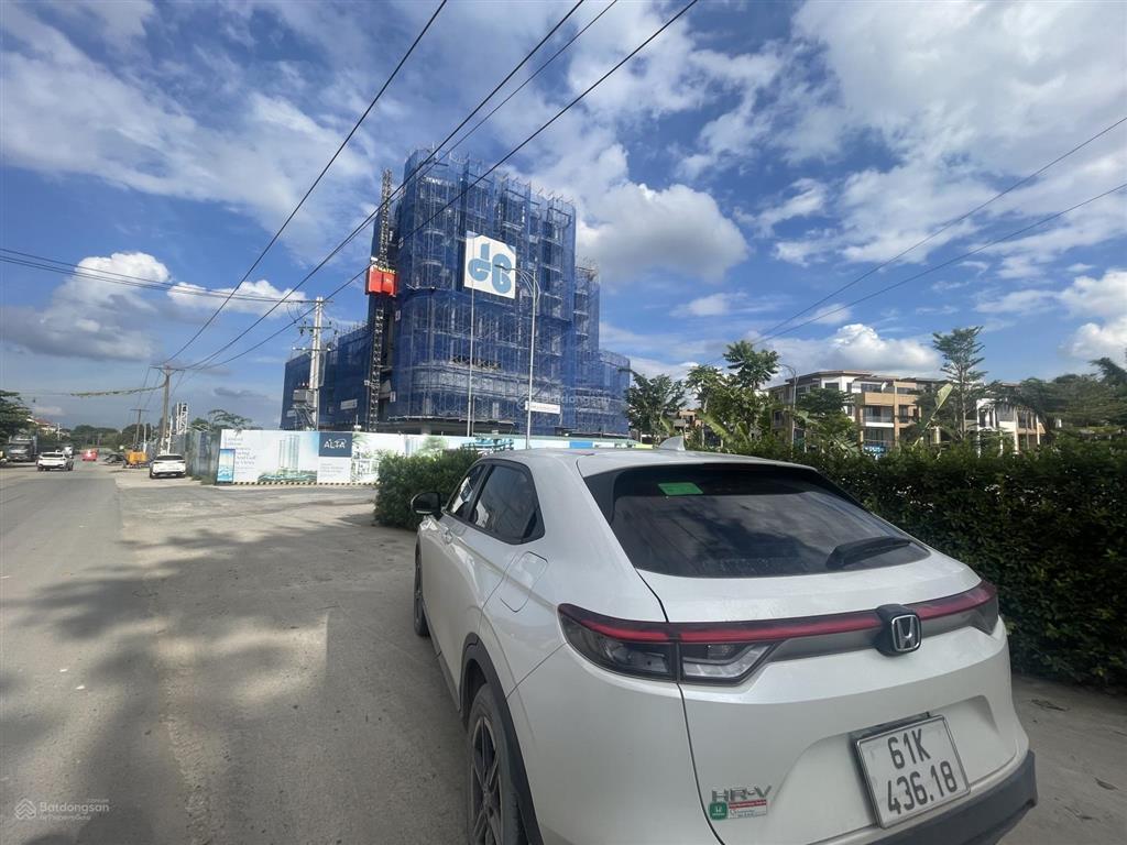 Chỉ 4,999tỷ  khu xây 4 tầng  ngang 7m, 132m2, đất tặng nhà ngay xa lộ hà nội  metro q9