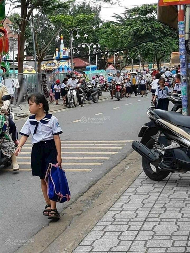 9 tỷ còn 6.8 tỷ  mặt tiền kinh doanh ngang 8m 152m2 thổ 100m2 ngay chợ 138 hoàng hữu nam  xn q9