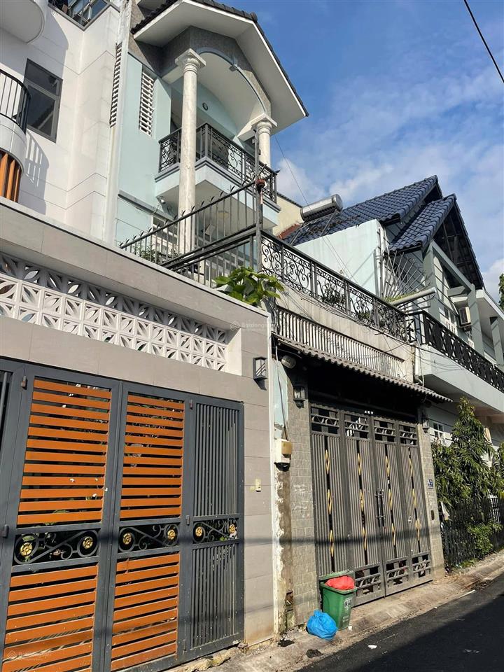 Ngay chợ lê văn việt  nhà 3 tầng  mặt tiền có thể kinh doanh  85m2  7,x tỷ tl