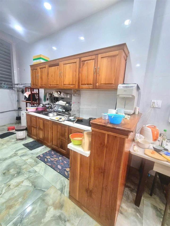 Ngay chợ lê văn việt  nhà 3 tầng  mặt tiền có thể kinh doanh  85m2  7,x tỷ tl