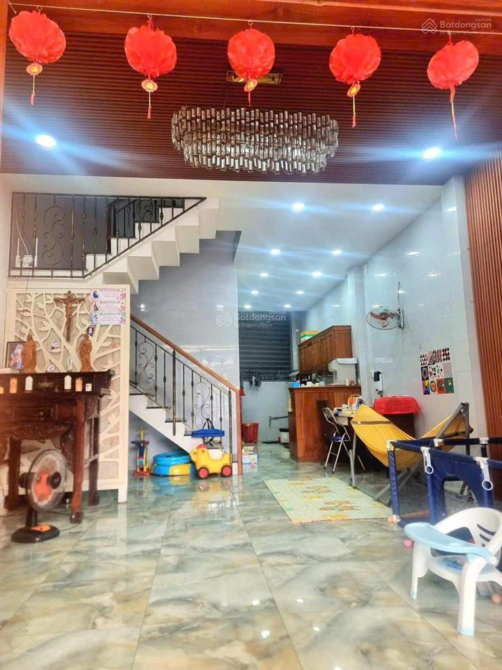 Ngay chợ lê văn việt  nhà 3 tầng  mặt tiền có thể kinh doanh  85m2  7,x tỷ tl
