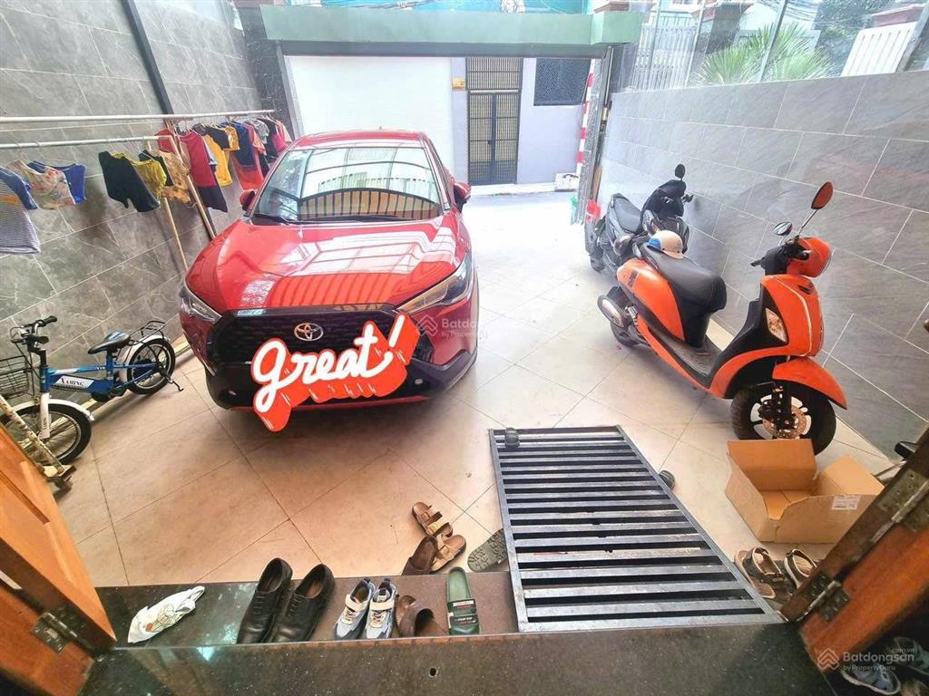 Ngay chợ lê văn việt  nhà 3 tầng  mặt tiền có thể kinh doanh  85m2  7,x tỷ tl