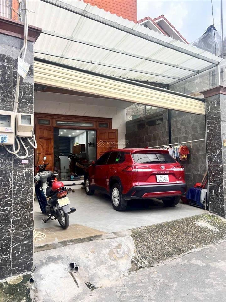 Ngay chợ lê văn việt  nhà 3 tầng  mặt tiền có thể kinh doanh  85m2  7,x tỷ tl