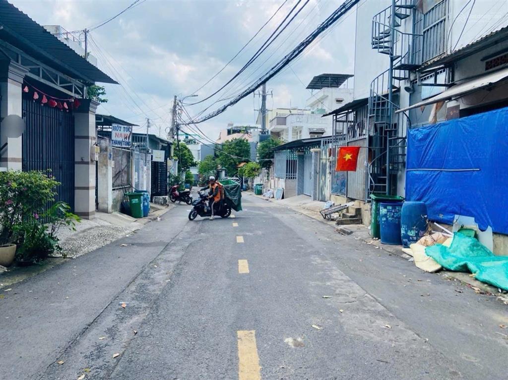 Chỉ 5,4 tỷ  tăng nhơn phú a  lê văn việt  mặt tiền gần chợ  72m2