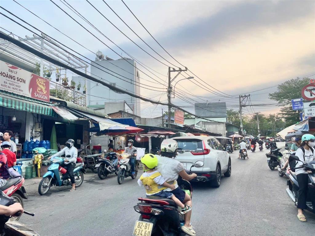 Chỉ 5,4 tỷ  tăng nhơn phú a  lê văn việt  mặt tiền gần chợ  72m2