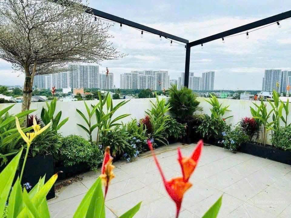 5,5 tỷ ngộp bán gấp 4,7 tỷ  4 tầng  cho thuê 12tr  đường ôtô  gần vinhome grand park q9