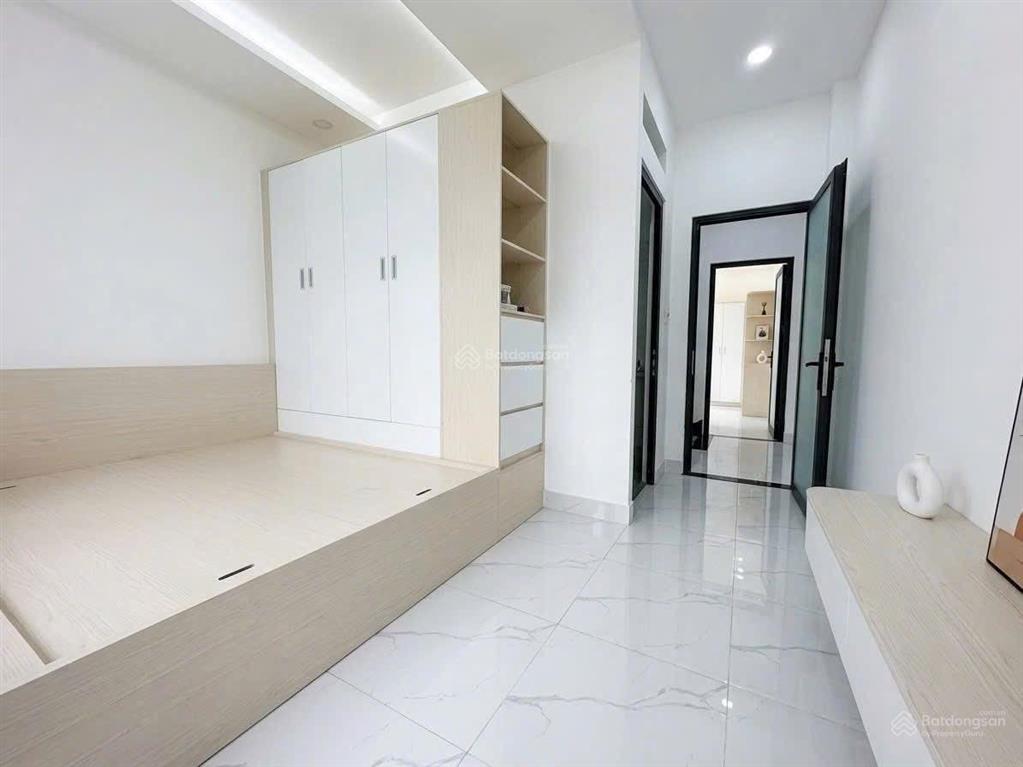 5,5 tỷ ngộp bán gấp 4,7 tỷ  4 tầng  cho thuê 12tr  đường ôtô  gần vinhome grand park q9