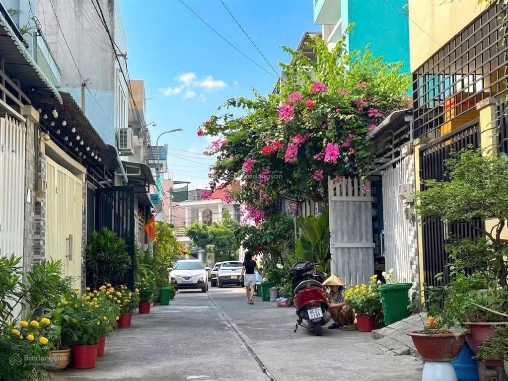 5,5 tỷ ngộp bán gấp 4,7 tỷ  4 tầng  cho thuê 12tr  đường ôtô  gần vinhome grand park q9