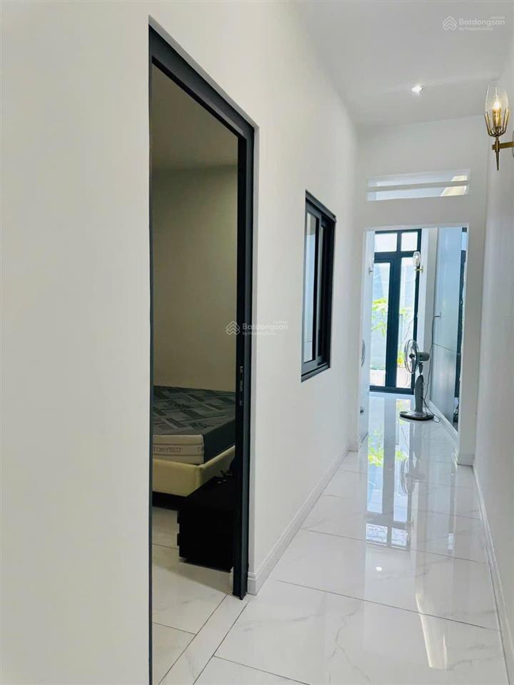Ngay ngã 3 man thiện  lê văn việt. nhà 2 tầng rộng. 100m2. chỉ 6 tỷ 6 tl.