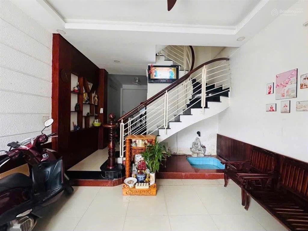 Nhà 3 tầng gần chợ lê văn việt  4.39 tỷ tăng nhơn phú a q9