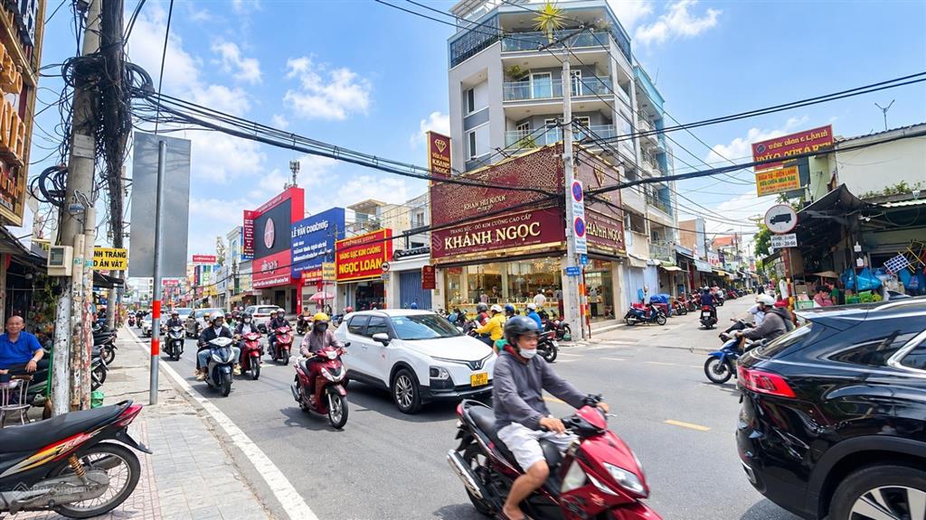 Nhà 4.5 tỷ ngay lê văn việt  chợ hiệp phú  100m2  ngang 5.5m  cho thuê 10tr/tháng