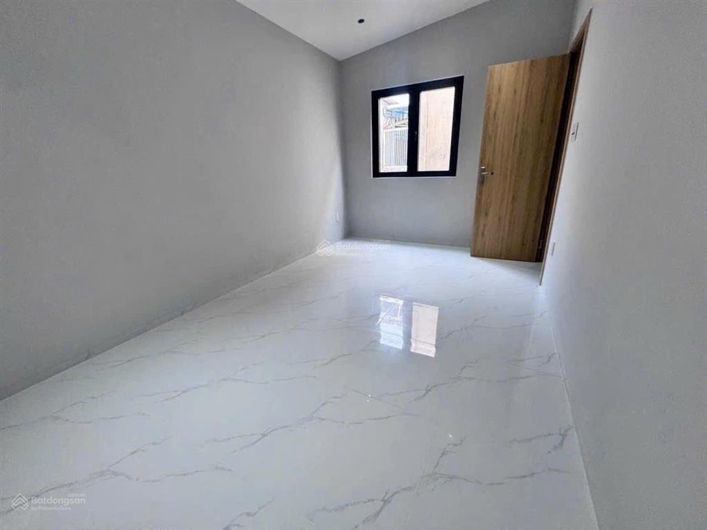 Nhà 4.5 tỷ ngay lê văn việt  chợ hiệp phú  100m2  ngang 5.5m  cho thuê 10tr/tháng