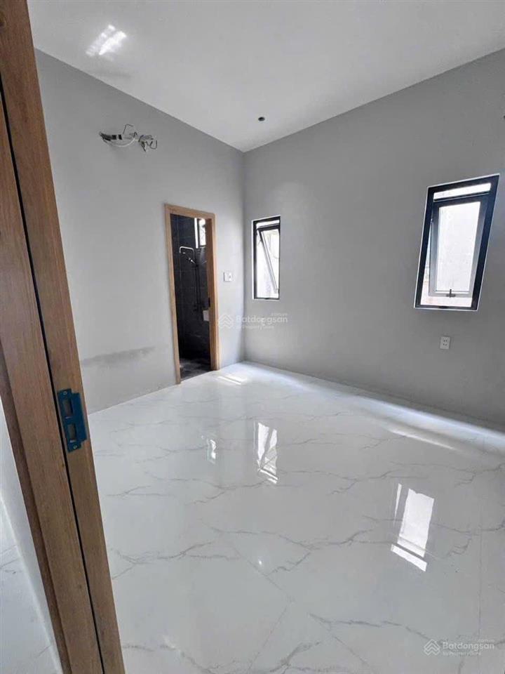 Nhà 4.5 tỷ ngay lê văn việt  chợ hiệp phú  100m2  ngang 5.5m  cho thuê 10tr/tháng