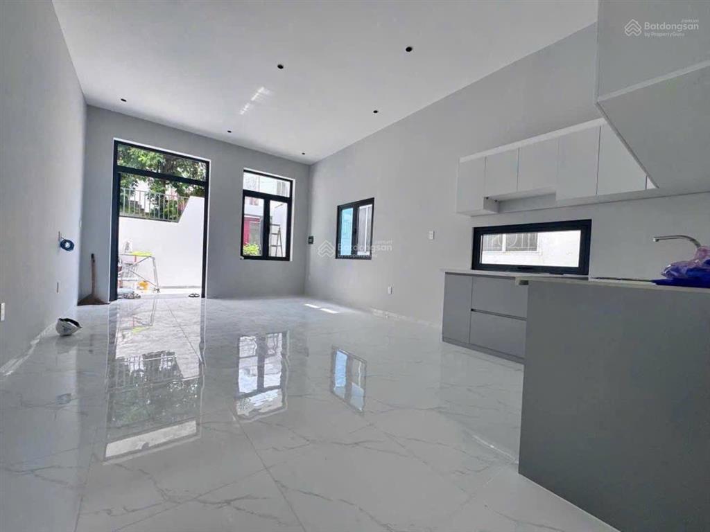 Nhà 4.5 tỷ ngay lê văn việt  chợ hiệp phú  100m2  ngang 5.5m  cho thuê 10tr/tháng