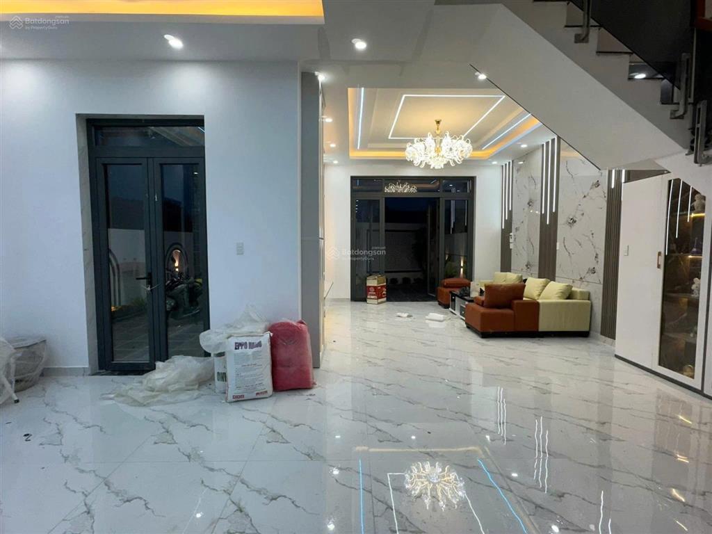 Xuất hiện biệt thự 8,5x10m, xây mới cực hiếm, full nội thất cách bến xe biên hòa 7p