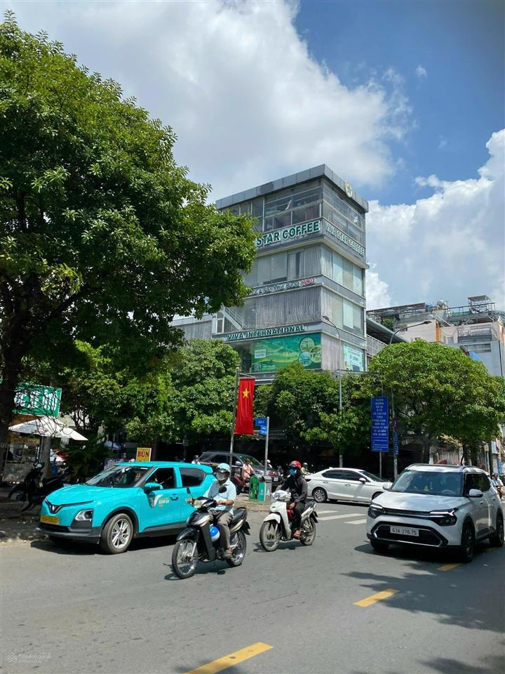 Bán góc 2 mặt tiền 788 lê hồng phong,quận 10. dt 9.5 x 10m. 4 tầng. 130 triệu/tháng. giá 29,5 tỷ