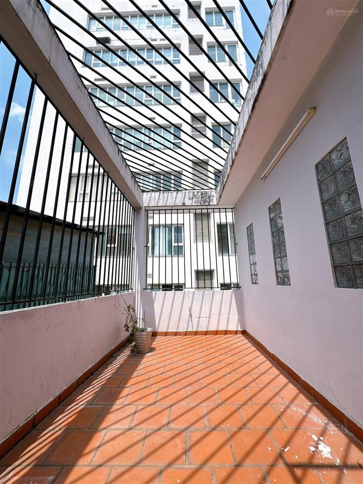 Chốt nhanh giảm 2 tỉ còn tl nhà 100m2 hẻm oto kd tôn thất tùng q1  3 mặt thoáng ko lộ giới.