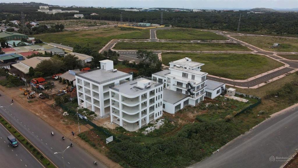 Cần bán 5000m2 đất tmdv đã có sẵn 7100m2 sàn