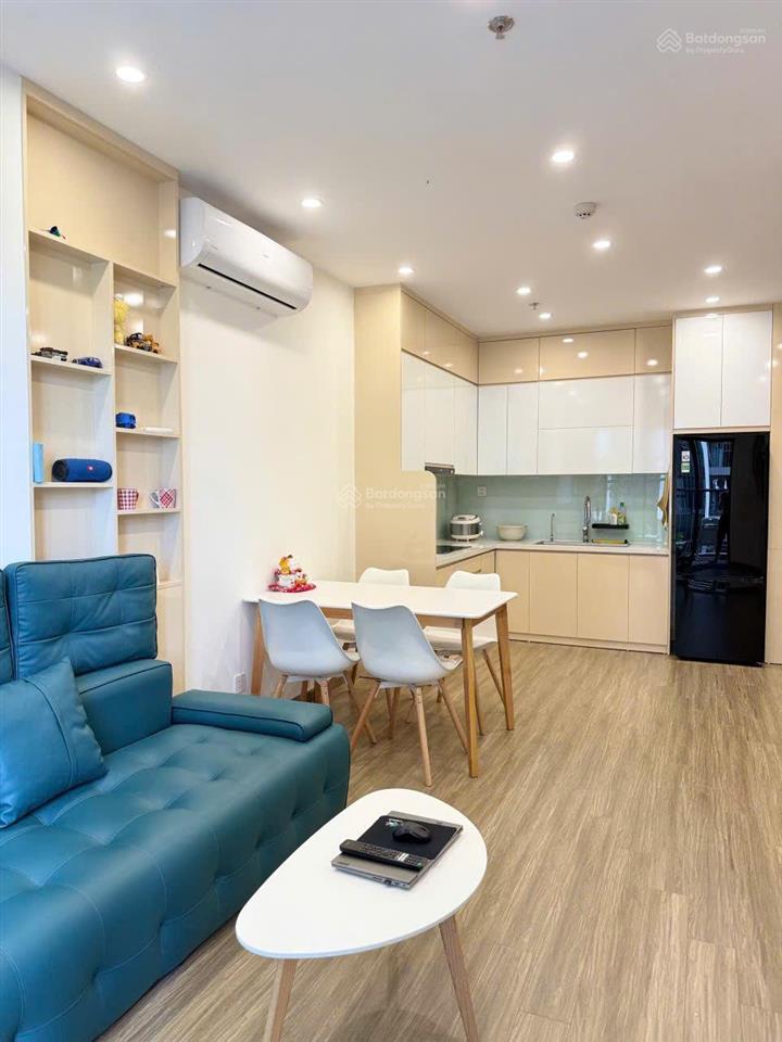 Gia đình cần bán căn 1 ngủ rộng rãi 46m2, nội thất cao cấp, mới tinh tại vinhomes smart city