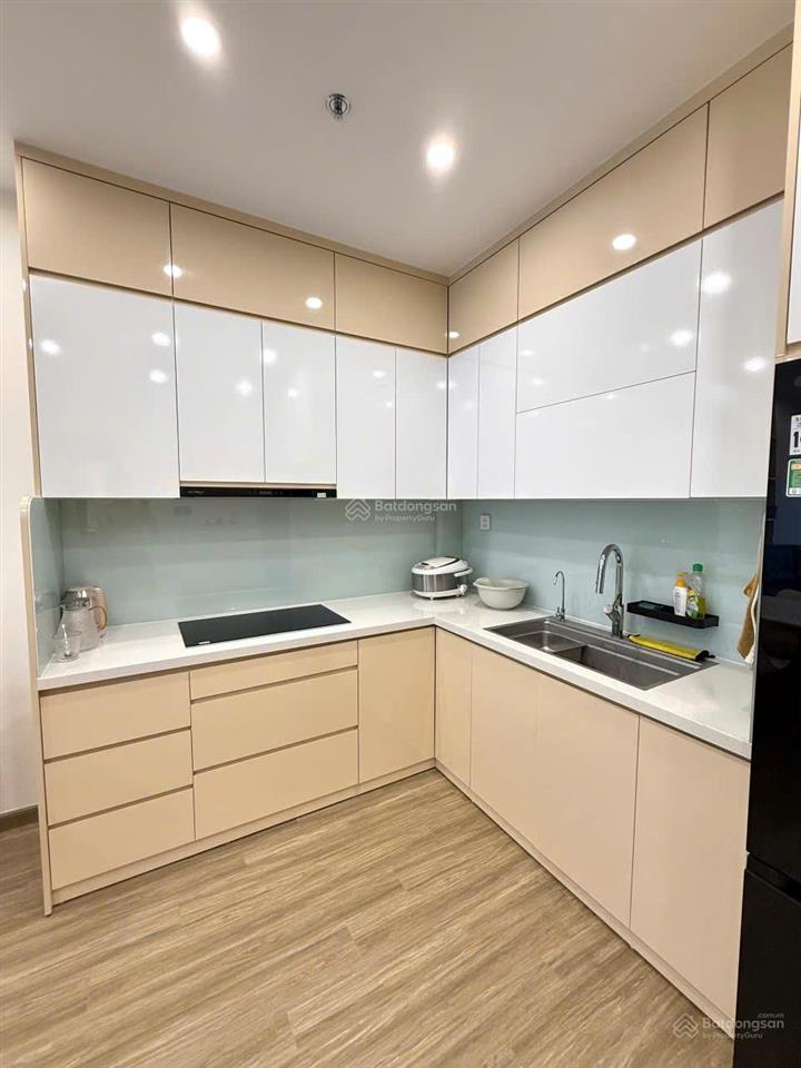 Gia đình cần bán căn 1 ngủ rộng rãi 46m2, nội thất cao cấp, mới tinh tại vinhomes smart city