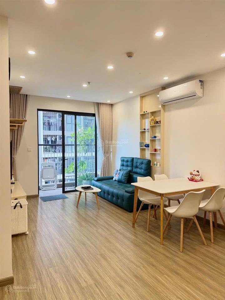 Gia đình cần bán căn 1 ngủ rộng rãi 46m2, nội thất cao cấp, mới tinh tại vinhomes smart city