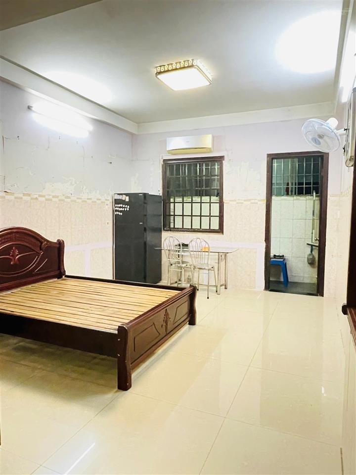 Phòng 35m2  trong nhà phố kdc nam long phú thuận  5tr