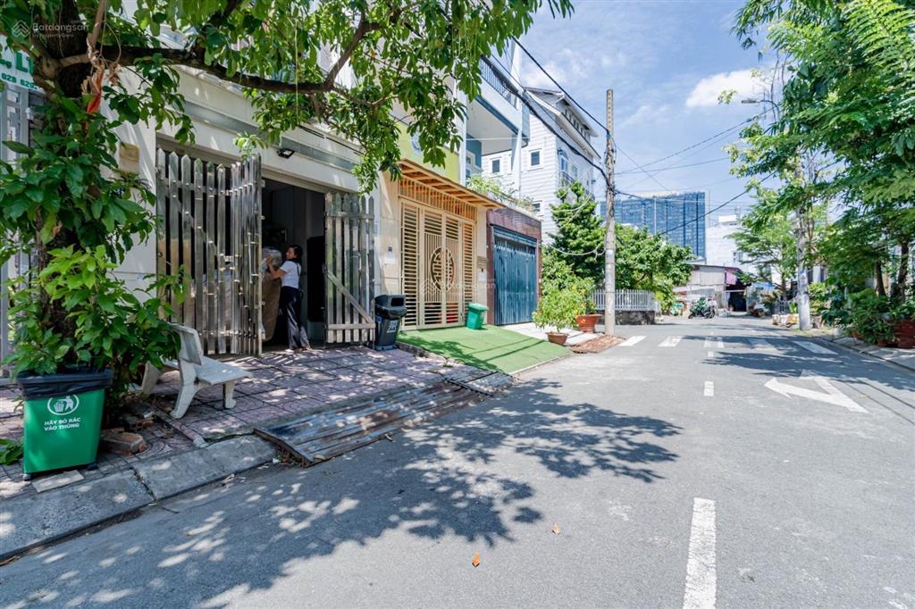 Phòng 35m2  trong nhà phố kdc nam long phú thuận  5tr
