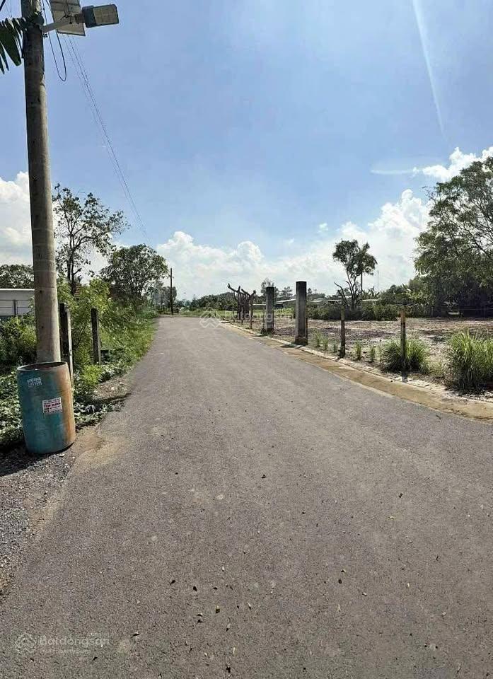 Bán lô đất vườn ngay tỉnh lộ 7, 858m2 sổ hồng riêng, đường nhựa chỉ 1.4 tỷ
