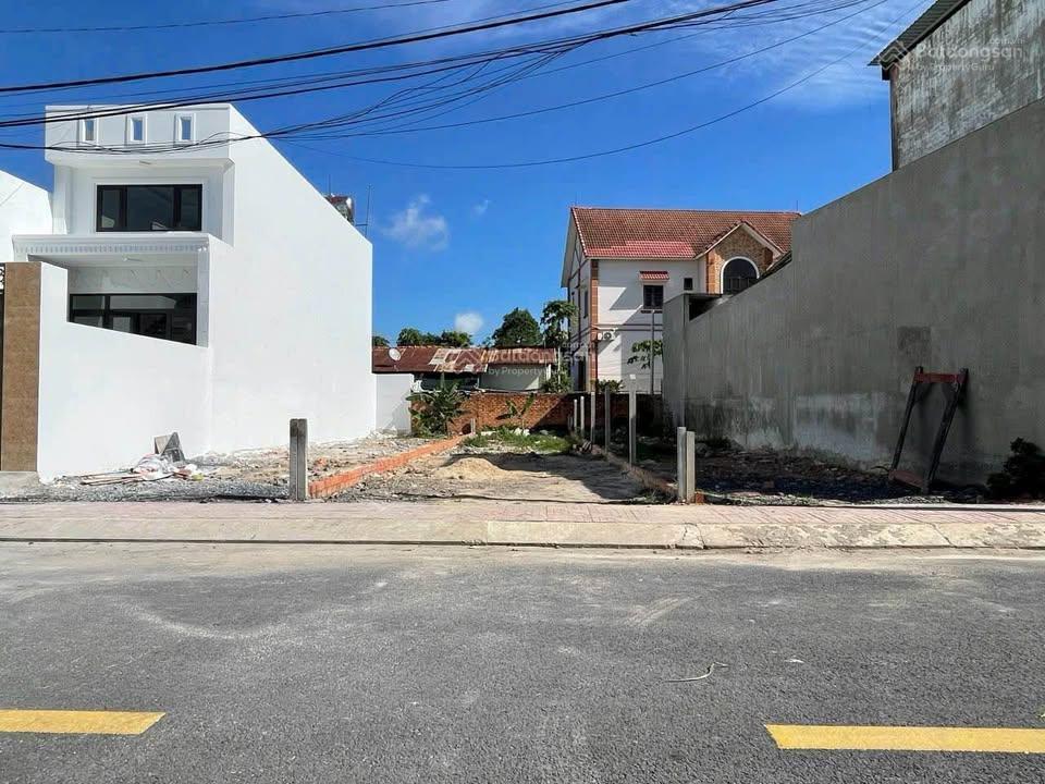 Bán gấp lô đất mặt tiền đường nhựa ngay nguyễn văn khạ, 120m2 thổ cư, shr, gía chỉ 1.25 tỷ