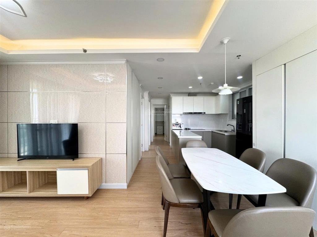 Chủ về nước cần bán nhanh ch scenic valley2 3pn 99m2, full nội thất ô xe hầm giá chỉ 9,3 tỉ tl