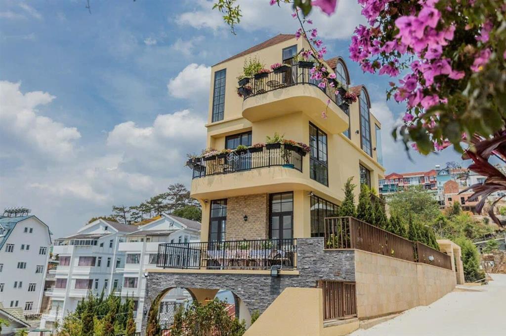 Bán biệt thự siêu đẹp lưu đình lễ, q2  12x20m  4 tầng  giá chỉ 40 tỷ. 0944 575 ***