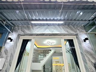 Nhà đẹp một lầu kế bên chợ gần phú mỹ hưng quận 7